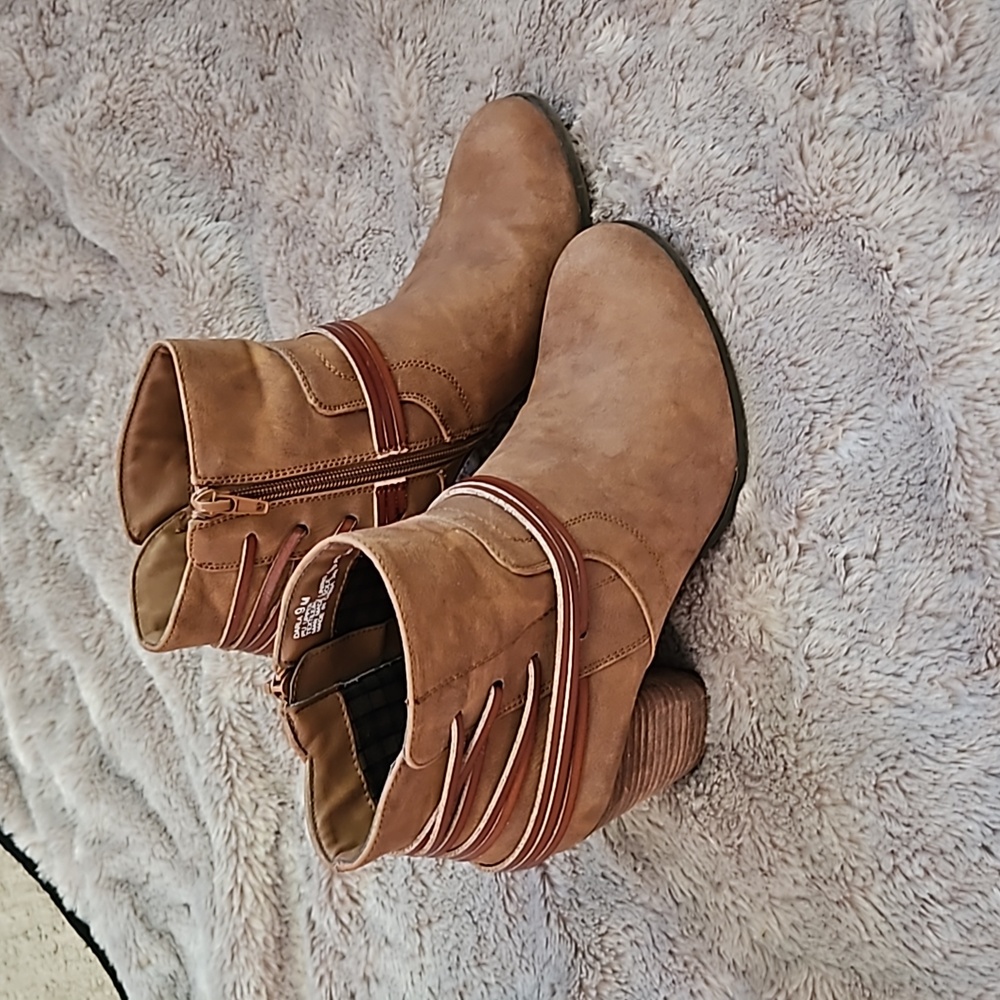 Madden Girl brown western boots size 9